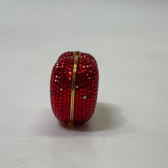 Judith Lieber miniature heart pillbox w/ Swarovski crystals, goldtone hardware - Picture 5 of 10